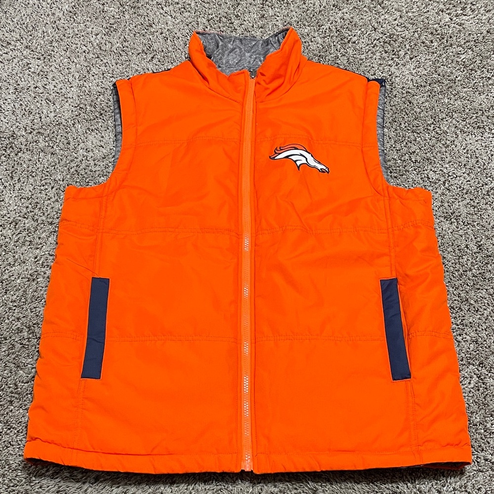 Denver Broncos Men’s Medium Reversible Insulated Vest